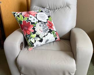 Electric Leather Reclyner   