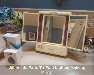 Jilbre de Paris TriFold Lighted Makeup Mirror