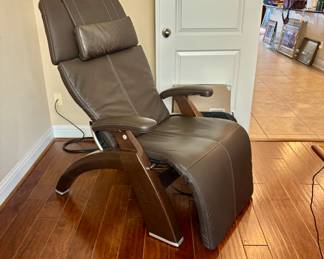 Zero gravity recliner