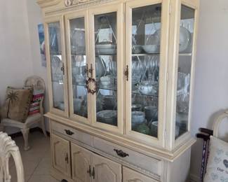 Pre-Selling Hutch