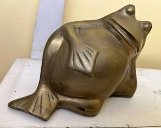 204 Large Brass Frog In Repose