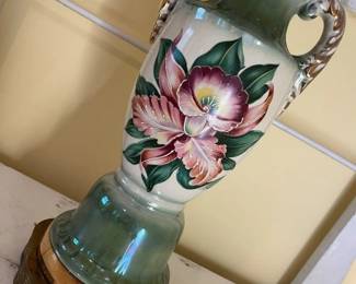 204 Vintage Floral Porcelain Table Lamp Detail