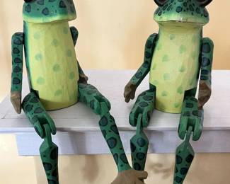 204 Articulated ShelfSitter Wooden Frogs