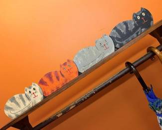 204 Joe Hollyfield Cat Decor