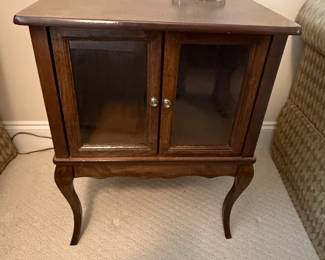 Vintage Mahogany Queen Anne Style Display Cabinet