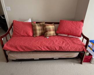 Wooden Daybed with Trundle