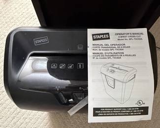 Staples SPL-TXC82A 8-Sheet Cross-Cut Shredder