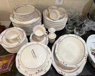 Noritake Gala Cuisine Copper Bud Dinnerware Set