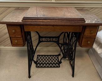 Singer "Vibrating Shuttle" Treadle Sewing Machine with Quarter Sawn Oak Cabinet