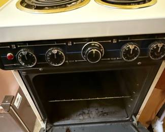 Holiday 20-Inch Electric Range