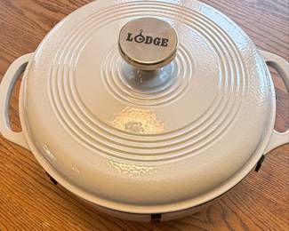 Lodge 6 Quart Enameled Cast Iron Dutch Oven in Oyster