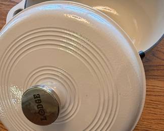 Lodge 6 Quart Enameled Cast Iron Dutch Oven in Oyster