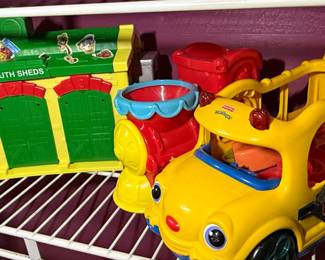 Fisher-Price Little People Lil' Movers School Bus and Tidmouth Sheds Playset