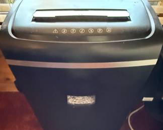 Ativa HD-1600 Cross-Cut Shredder