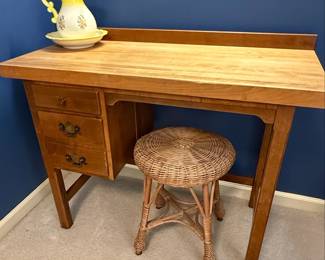 Vintage Ethan Allen Early American Maple and Birch Student Desk