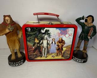The Wizard of Oz Lunch Box with Cowardly Lion and Scarecrow Warner Bros. Figures