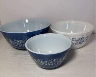 Pyrex Colonial Mist Mixing Bowls Set