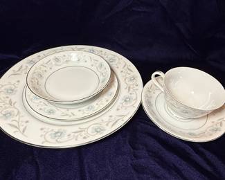 English Garden Fine China Dinnerware Set