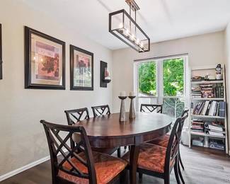 Ethan Allen Kitchen Table with 6 chairs