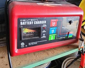 CEN-TECH 60653 Battery Charger Maintainer & Emergency Engine Starter
