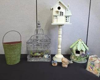 Decrotive Bird Houses And Birds