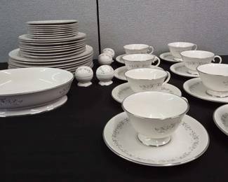 Flintridge China Set BonLite