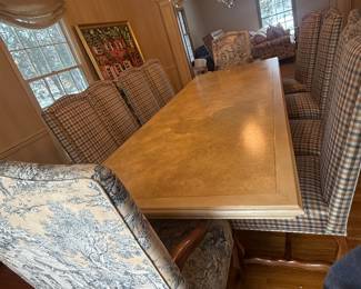 Dining Room Table & Chairs