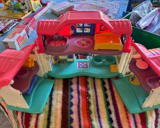 Early 2000s Fisher Price Little People Sweet Sounds Home