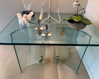 glass end tablee