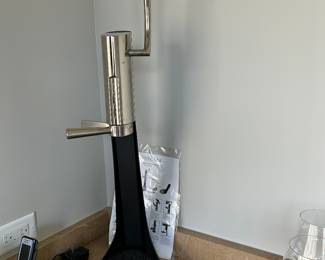 Frontgate Contemporary Wine Opener