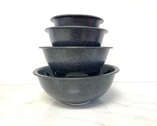 Lot 556 Vintage Pyrex Gray Granite Nesting Bowls