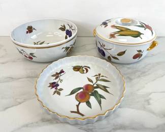 Lot 252 Royal Worcester Evesham Pie Plate  Lidded Casserole  Bowl