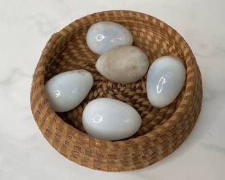 Lot 550 Antique Vintage Milk Glass Brooding Nesting Eggs