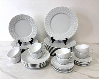 Lot 557 Philippe Deshoulieres Louisiane  Limoges France Porcelain China