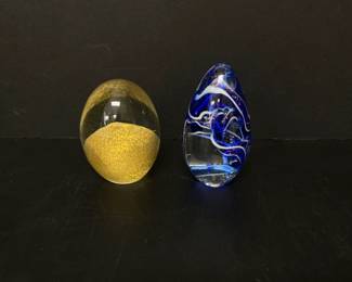 Lot 555 Vintage Glass Eye Studio Art Glass Egg  Gold Dust Crystal Glass Egg