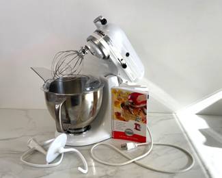 Lot 186 KitchenAid Artisan Mixer
