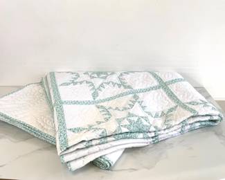 Lot 250 Vintage Hand Sewn Quilt