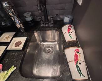 Ceramic parrot kitchen canisters and decor