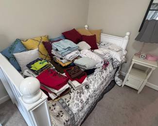 te bed frame and quilts