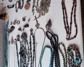Large costume jewelry lot, necklaces, bracelets, earrings, brooches