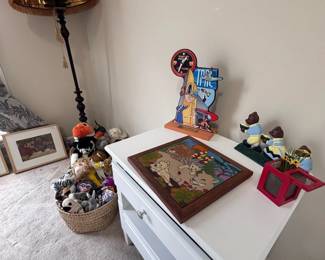 Vintage lamp and figurines