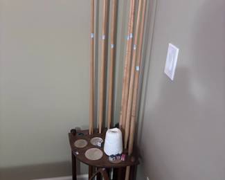 Pool cue rack with cues