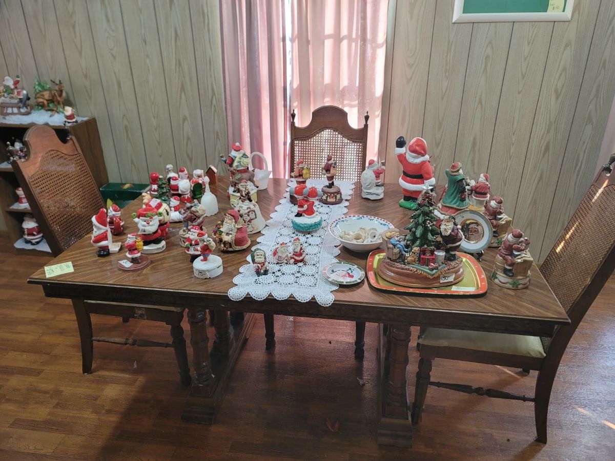 Vintage Christmas Figurines, Dining Table w/ 6 Chairs & 3 Leafs