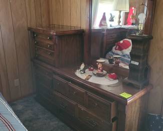 Dresser w/ Mirror