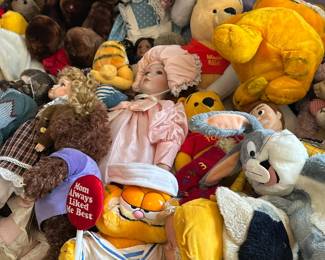 Stuffed Animals / Dolls