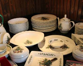 Nikko Christmas dishes