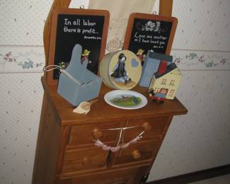 Stand with Amish collectibles