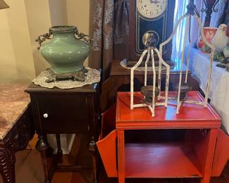 Occasional tables, decor