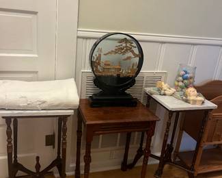 Bleached cotton spun blanket, small tables 