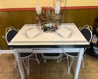 Enamel top table/soda fountain chairs